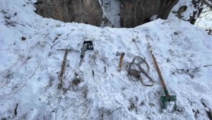 İzinsiz kazı yapan 4 kişiye gözaltı: plastik boru içerisinde patlayıcı ele geçirildi