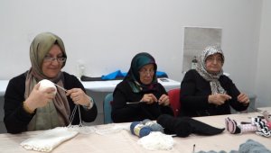 Kayseri Büyükşehir 'iyilik' örüyor, depremzedeler ısınıyor