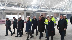 Kayseri protokolü Kayseri Havalimanı Yeni Terminal Binası Çalışmalarını Yerinde İnceledi