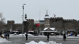 Milli yas: Kayseri'de bayraklar yarıya indirildi