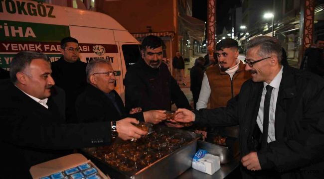 Başkan Büyükkılıç, ilk iftarını memleketi Develi'de açtı