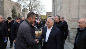 Başkan Büyükkılıç'tan Cumhuriyet Meydanı'nda esnaf ziyareti