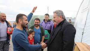 Başkan Palancıoğlu Kahramanmaraş Çadırkent'te depremzedeleri ziyaret etti