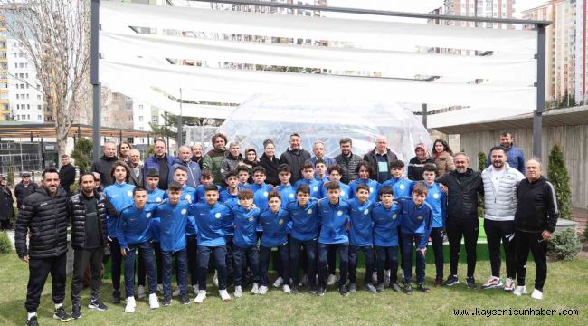 Başkan Yalçın u-14 takımını Mersin'e yolcu etti