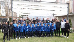 Başkan Yalçın u-14 takımını Mersin'e yolcu etti