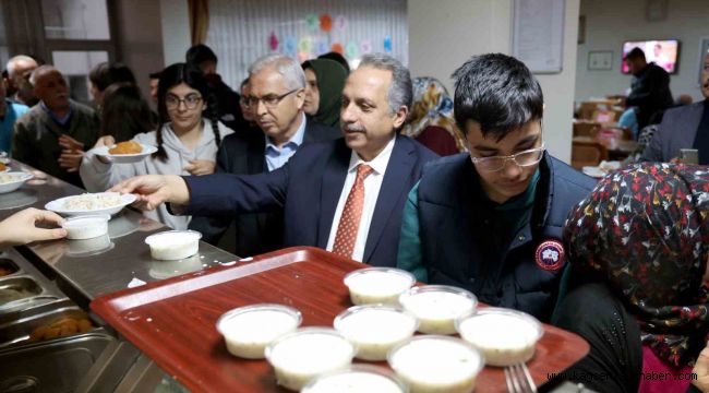 Başkan Yalçın ve Kaymakam Dönmez depremzedelerle iftar sofrasında