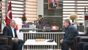 Büyükkılıç, Bünyan'dan hem istişare toplantısı yaptı hem de depremzedeleri ziyaret etti