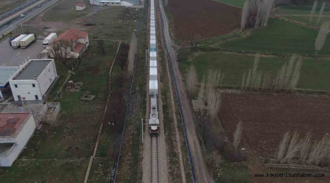 Depremzedelere giden yaşam konteynerleri Kayseri'den geçti