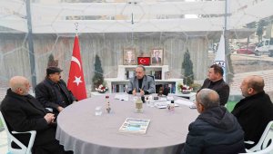 Elbistan'da kol kola, şeffaf odada baş başa