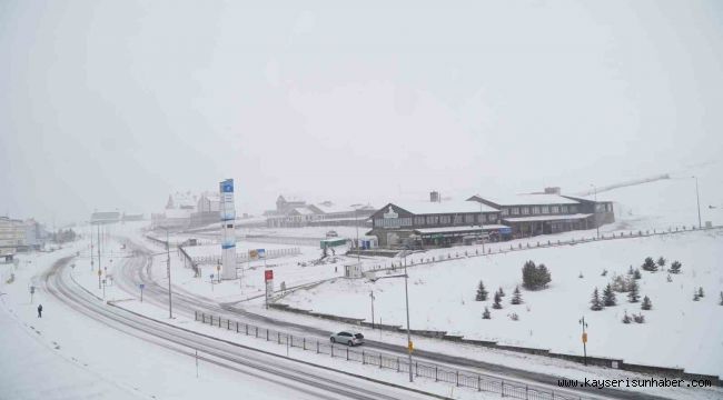 Erciyes'e Mart karı yağdı