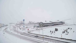 Erciyes'e Mart karı yağdı