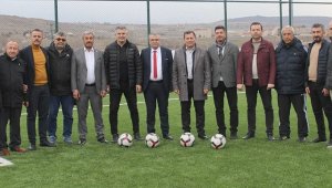 Kabakcı ve Önal, Pınarbaşı Stadı'nı inceledi