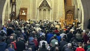 Kandil gecesi dualar depremzedeler için