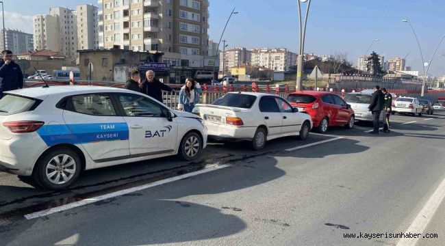 Kayseri'de 10 otomobil birbirine girdi: 2 yaralı