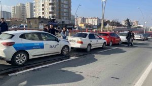 Kayseri'de 10 otomobil birbirine girdi: 2 yaralı