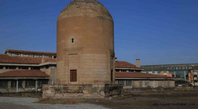 Melikgazi Belediyesi Sırçalı Kümbeti Restore edecek