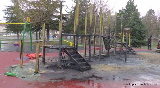 Park Yandı, Oyuncaklar Kül Oldu