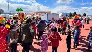 Talas Gençlik Merkezi, depremin izlerini siliyor