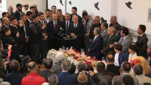 Bakan Akar: "Teröristler kan ağlıyor, bitecekler. Tek umutları seçim"