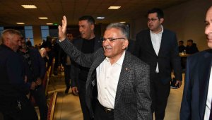 Bakan Akar ve Başkan Büyükkılıç'tan ilçelere çıkarma