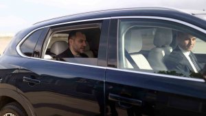 Bakan Akar'dan Ukrayna Altyapı Bakanı Kubrakov'a Togg jesti