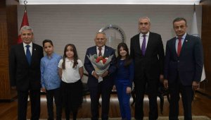 Başkan Büyükkılıç, koltuğunu çocuklara devretti