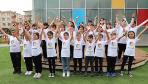 Başkan Çolakbayrakdar: "Tüm dünya çocuklarının bayramı kutlu olsun"