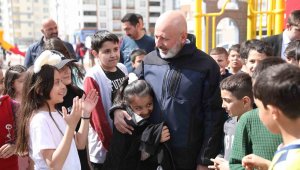 Başkan Çolakbayrakdar'ın Çocuk Sevgisi