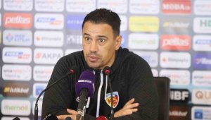 Çağdaş Atan: "Oyuncularımın özellikle bugün biraz yalnız bırakıldığını hissediyorum"