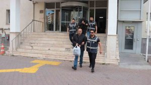 'Hırsızlık' suçundan aranan 2 kişi yakalandı