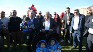 Bakan Akar ile Başkan Büyükkılıç, işçi ve aileleriyle konserde bir araya geldi