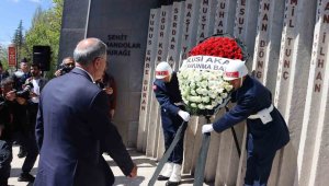 Bakan Akar: "Terör örgütü seçimleri umut olarak görüyor"
