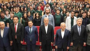 Bakan Akar'dan öğrencilere: "Sizler donanımlı olduğunuz takdirde bizim geleceğimiz daha güvende olur"