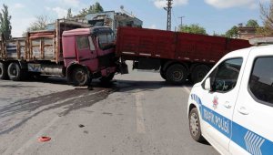 Freni patlayan kamyonet 3 aracı biçti, dorseyi kanala sürükledi: 1 yaralı