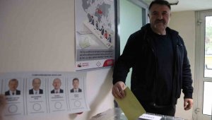 Havaalanında sandıklar doluyor