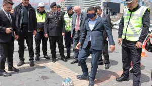 Kurşunlanan levhalar sergilendi, trafik güvenliğine dikkat çekildi