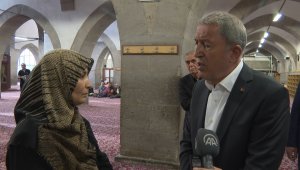 Malatyalı depremzede Bakan Akar'dan "sosyal medyadaki söylemlere" karşı yardım istedi