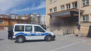 Ortaokul öğrencisi para istediği kız öğrenciyi bıçakladı