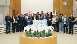 Rektör Altun, TEKNOFEST'den derece ile dönen ERÜ'lü öğrencileri tebrik etti