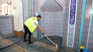 Talas'ta cami halıları pırıl pırıl