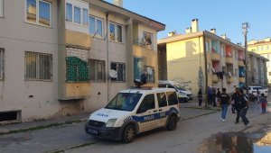2'nci kattan düşen adam ağır yaralandı