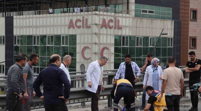 Acil Servisin önünde kaza: Sağlık çalışanları seferber oldu