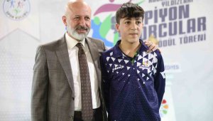 Başkan Çolakbayrakdar; "Alt yapıdan yetiştirdiğimiz kahraman, dünyanın tanıdığı bir sporcu oldu"