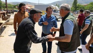 Başkan Öztürk, Kurban Pazarı'nı Ziyaret Etti