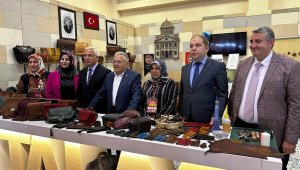 Büyükkılıç, Kadın Kooperatifleri Fuarını ziyaret etti, eşine çanta aldı