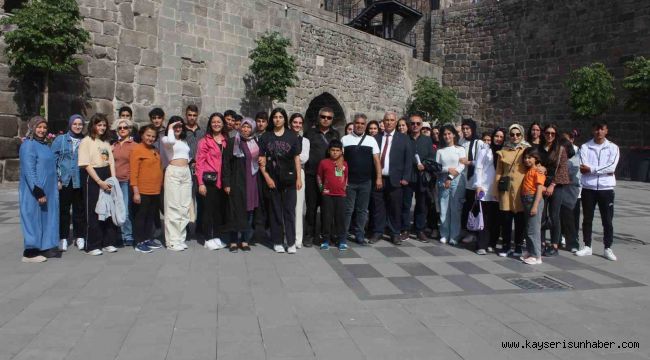 Depremzede öğrenciler Kayseri'yi gezdi