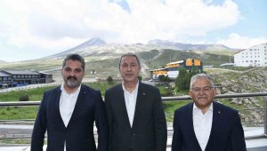 Akar ile Büyükkılıç, Erciyes Yüksek İrtifa Kamp Merkezi'nde incelemelerde bulundu