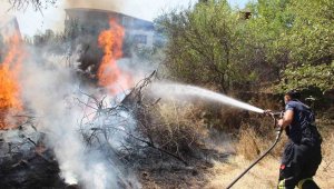 Anız yangını büyümeden söndürüldü