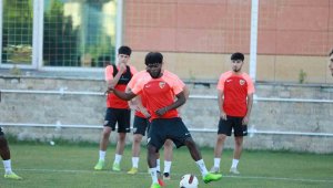 Joseph Attamah takıma katıldı