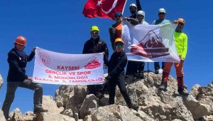 Kayserili Dağcılar bu kez Munzur Dağı'na tırmandı